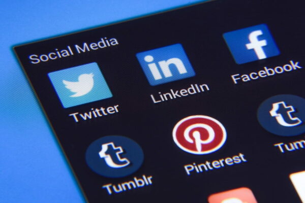 Social Media als Alternative zur Kommentarfunktion Social Media als Alternative zur Kommentarfunktion