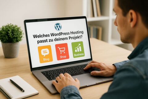 Mann wählt WordPress Hosting passend zu Blog, Shop oder Business
